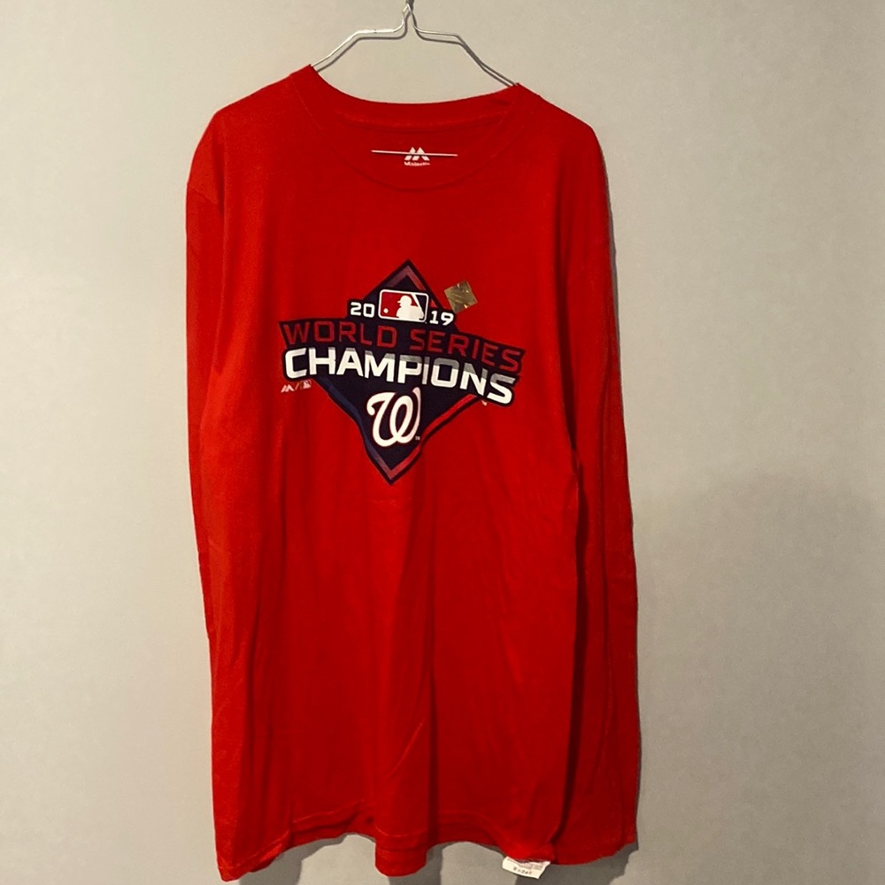 Men’s Washington Nationals Large 2019 World Series Champions Shirt